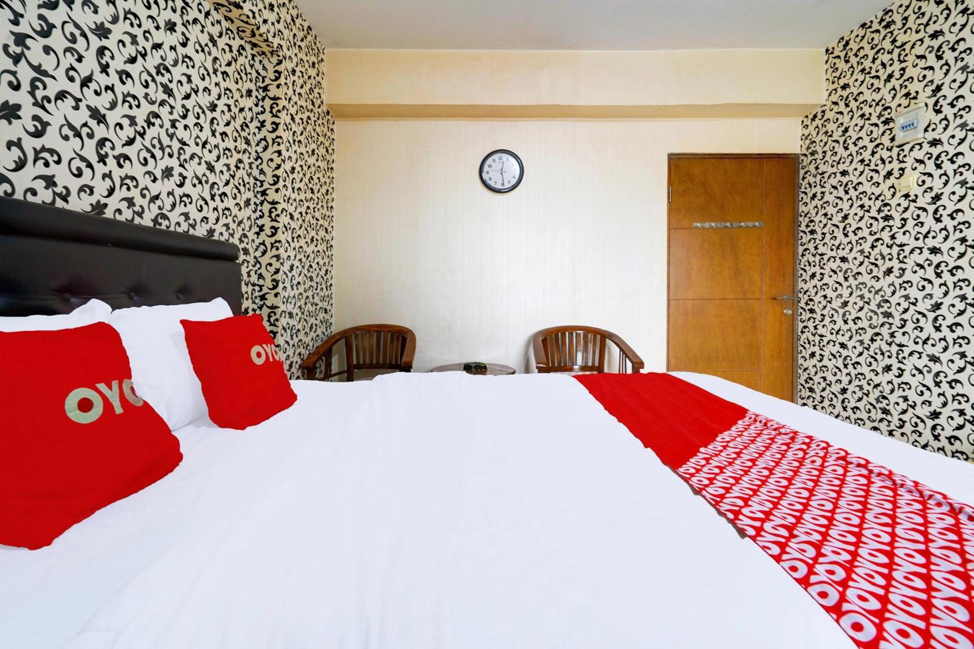 Oyo 93369 Gateway Cicadas By Qq Rent 2 2* Bandung