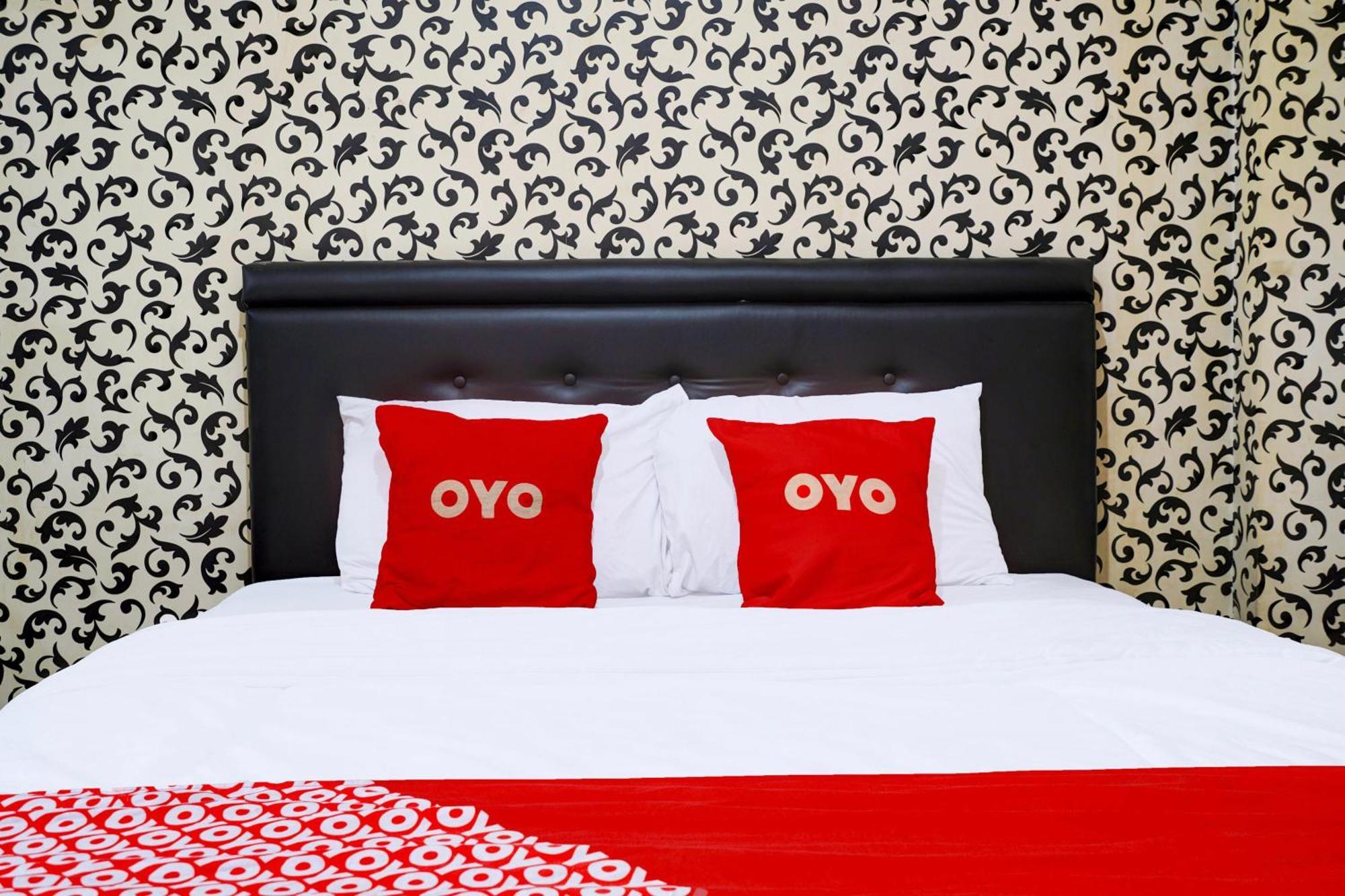 Oyo 93369 Gateway Cicadas By Qq Rent 2 Hotel Bandung