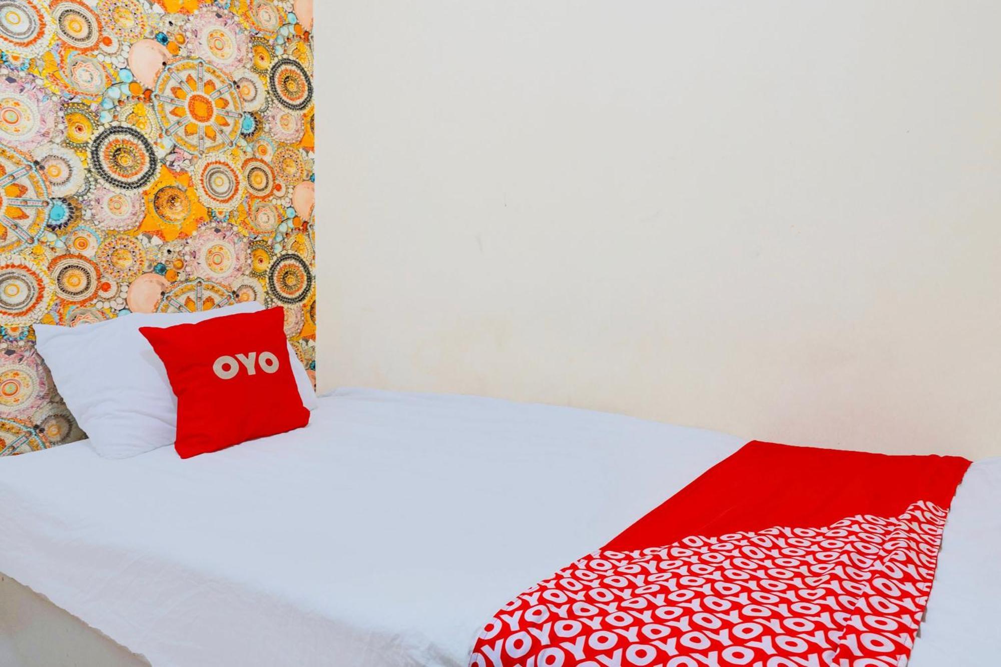 Oyo 93369 Gateway Cicadas By Qq Rent 2 2* Bandung