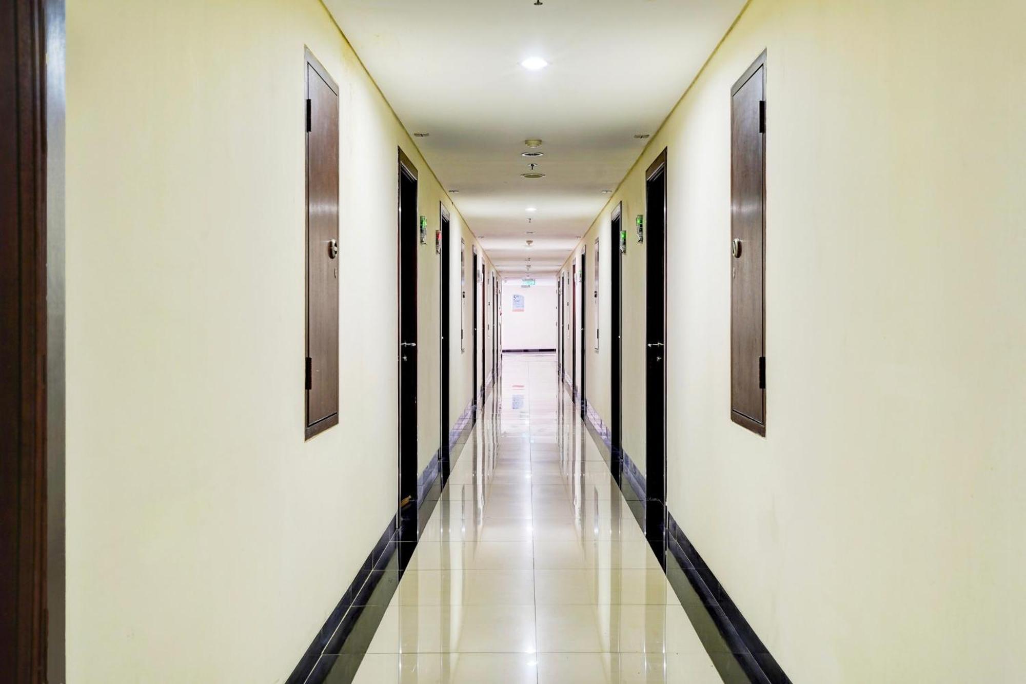 Oyo 93369 Gateway Cicadas By Qq Rent 2 Hotel