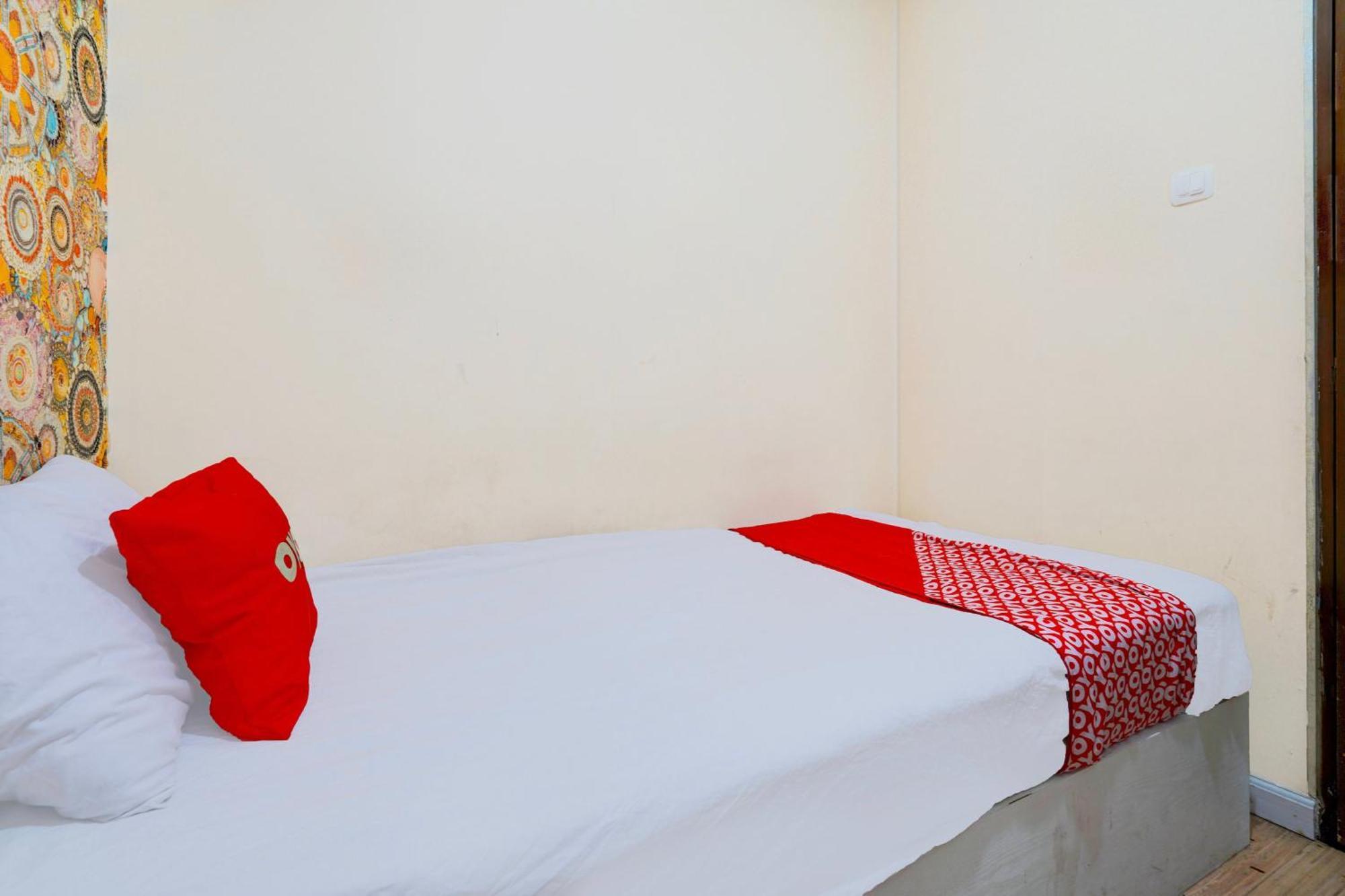 Oyo 93369 Gateway Cicadas By Qq Rent 2 Hotel 2*